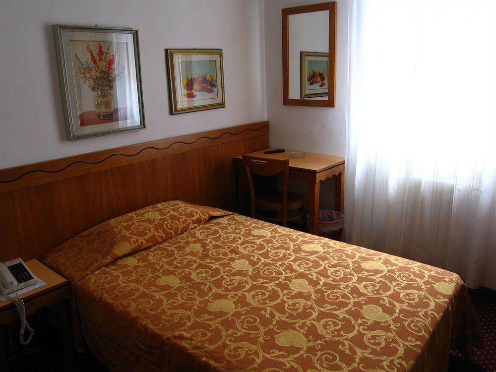 Hotel Nuova Italia Florença Exterior foto
